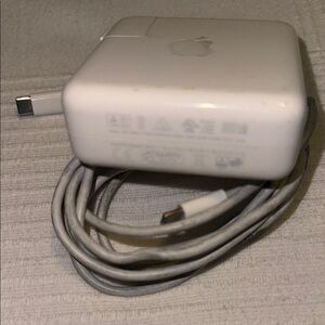 Apple USB-C Power Adapter in White